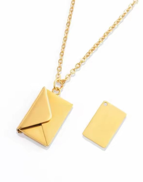 envelop ketting met geheim bericht