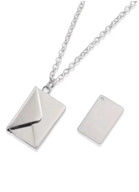 envelop ketting met geheim bericht