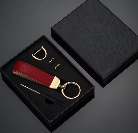 lederen sleutelhanger met geschenkdoos