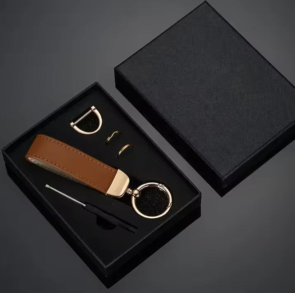 lederen sleutelhanger met geschenkdoos