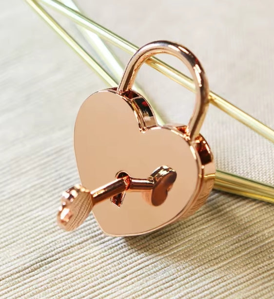 Personalized engraved love heart padlock